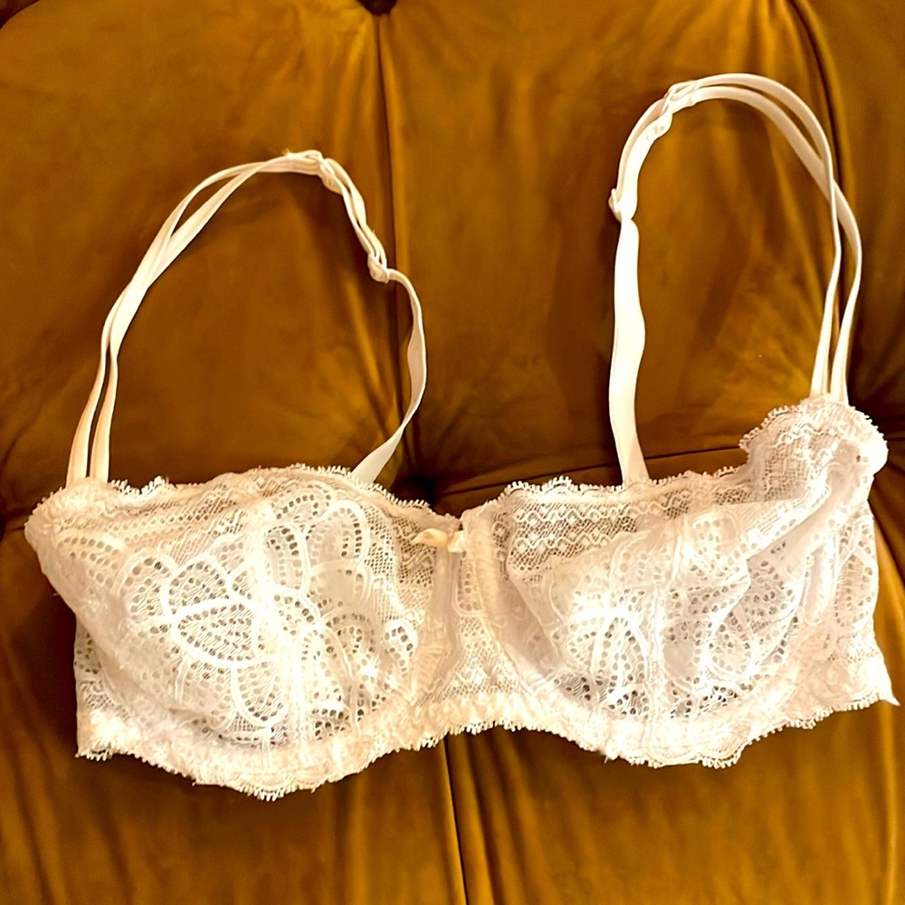Chantelle Bra ~ 32DD